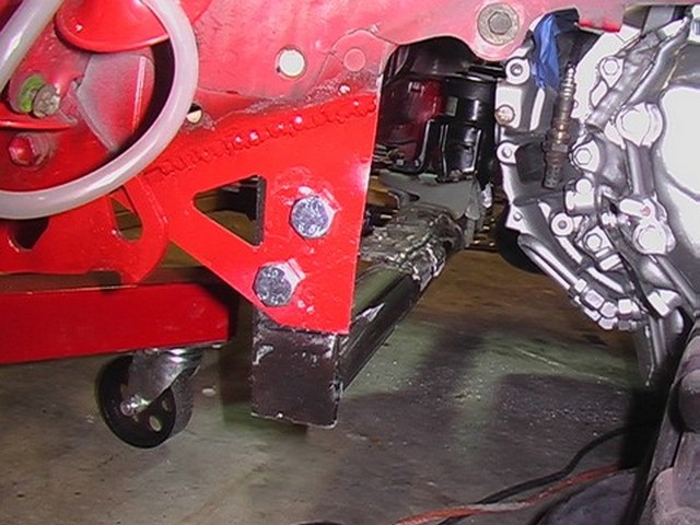 engine_support_bolts2.jpg
