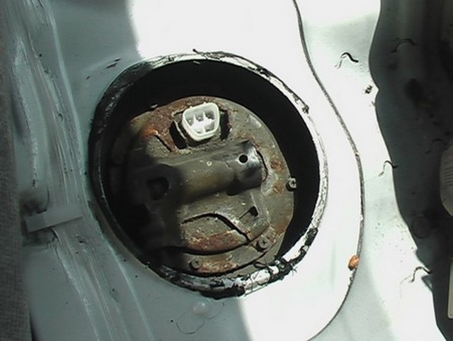 solara_fuel_pump_cover2.jpg
